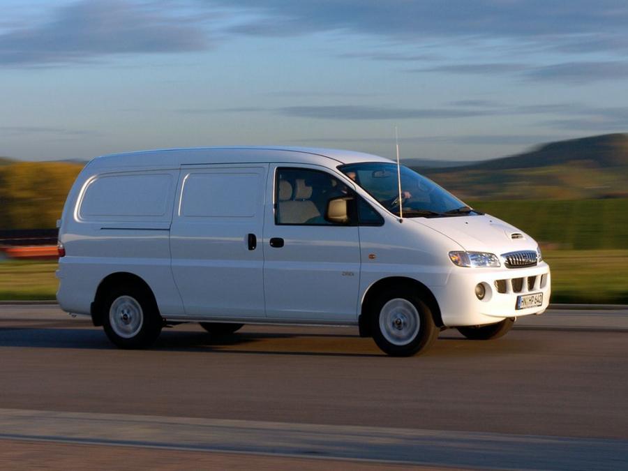 Hyundai H-1 Van 1997 года  (фото 8 из 16)